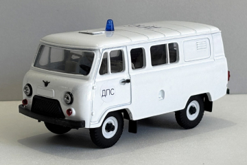 УАЗ-39099 комби 'ДПС', белый, пластик покр (1/43)