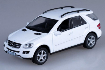 Mercedes-Benz ML500, белый (1/43)