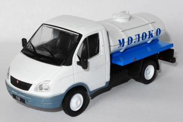 Горький-3302 цистерна 'Молоко', белый/синий (1/43)