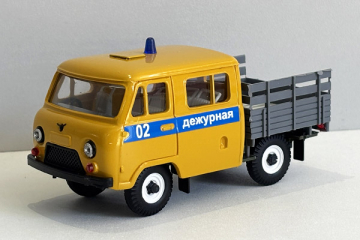 УАЗ-39094 'Фермер' бортовой без тента '02 дежурная', желтый/серый, пластик покрашен (1/43)
