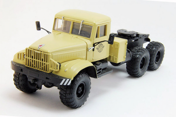 КрАЗ-255В седельный тягач 1969, бежевый (1/43)