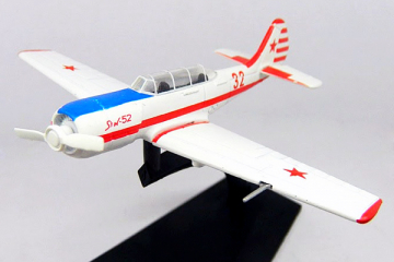 Самолет Як-52 (1/93)