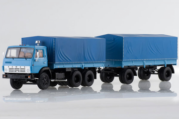 Камский грузовик 5320 бортовой с тентом с прицепом ГКБ-8350, синий (1/43)