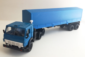 Камский 5410 тягач с п/пр ОДАЗ-9370 с тентом, синий (1/43)