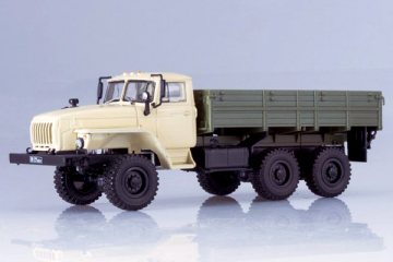 Уральский 43202-31 бортовой, бежевый/хаки (1/43)